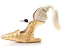 Ізраїльський дизайнер увіковічнив Мадонну у взутті!