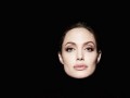 Анджелина Джоли скрылась во мраке