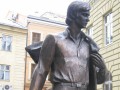 Фотомиг. Памятник Владимиру Ивасюку во Львове