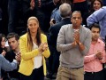 Бейонсе и Jay-Z на баскетбольном мачте