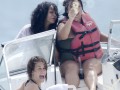 Рианна отдыхает с друзьями на Барбадосе