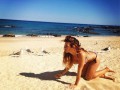 Анна Сєдокова поділилася звабливими фото на спекотному пляжі 