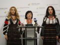Українські зірки продемонстрували старовинні борщівські вишиванки